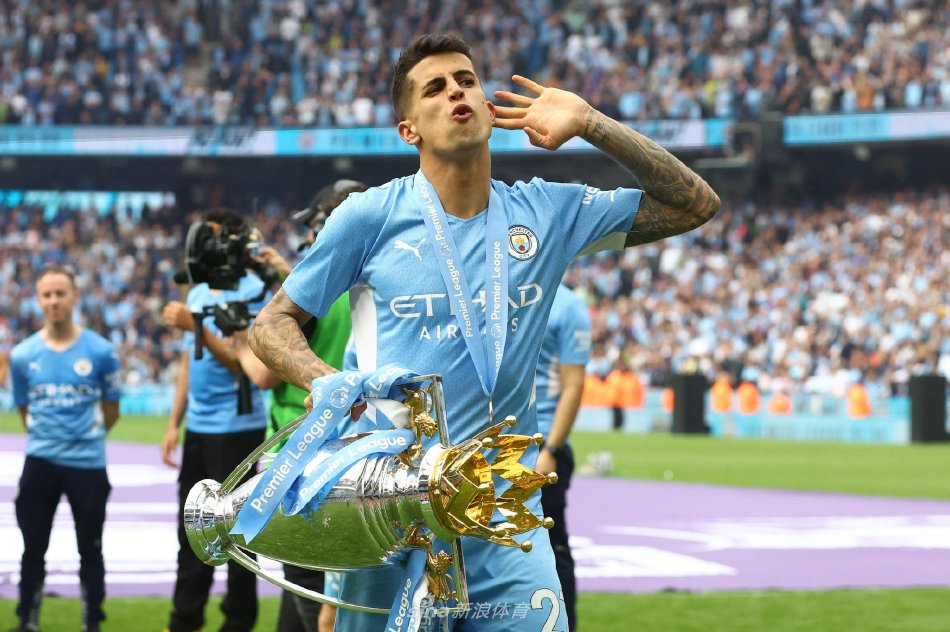 全场观众的 全场观众的