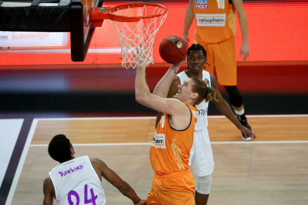 他们不仅以 他们不仅以