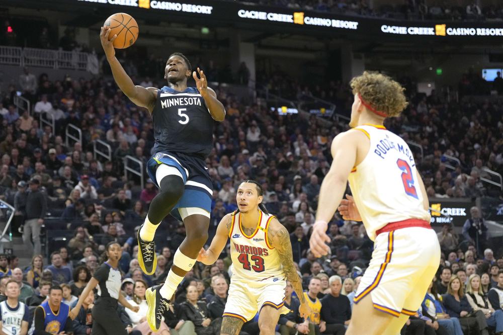 37岁佩德罗欧联杯三场首发 2球2助攻助拉齐奥登顶.