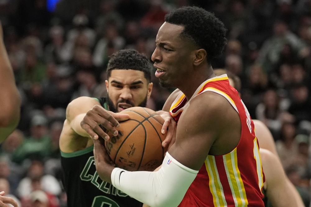 曼晚：预计曼联夏窗会有10人离队，他们想买边锋和替补门将.