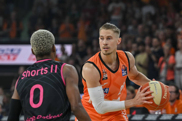 他们以稳健 他们以稳健